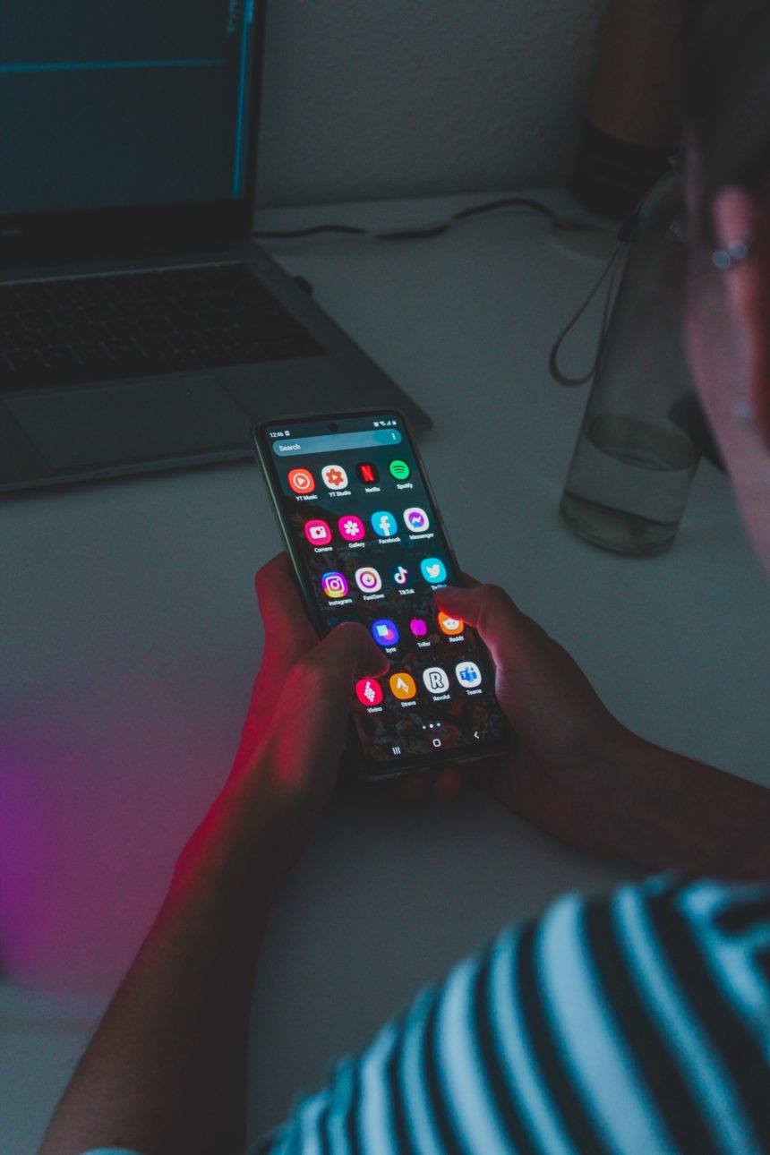 socia media-unsplash Društvene mreže: Naš prijatelj ili neprijatelj?