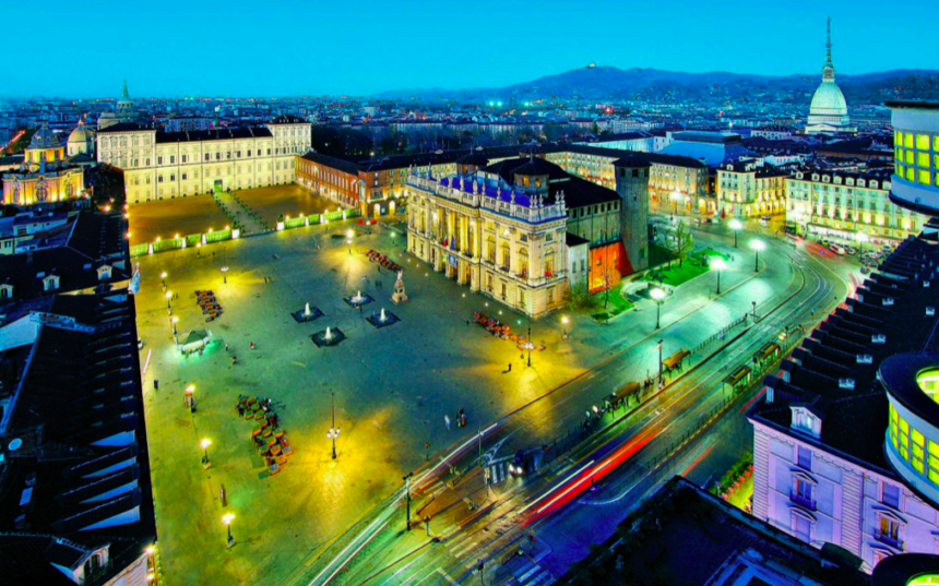 Piazza Castello — CITTÀ DI TORINO Student na ulicama Torina uoči finala Evrovizije