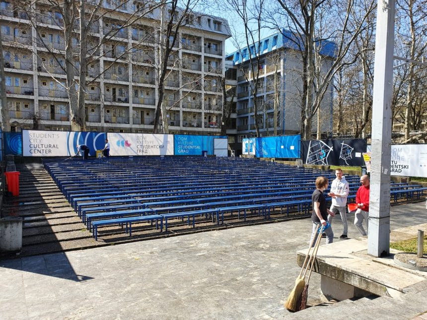 tribine sg2 STUDENTSKI ŽIVOT SVE SKUPLJI: Domovi podižu stanarine, na meniju menze nove cene ali zato veće i stipendije!