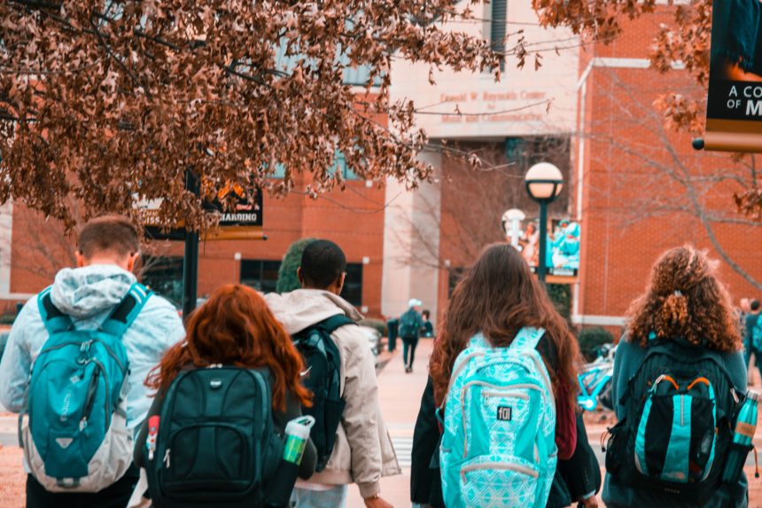 pexels-stanley-morales-1454360 STUDIRANJE NIJE SAMO UČENJE I DIPLOMA Studentski život kao veliko iskustvo