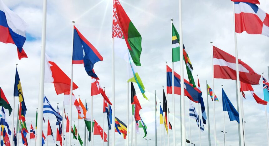 vladislav-klapin-9mE5MQfXInE-unsplash Šta predstavljaju boje koje se nalaze na nacionalnim zastavama?