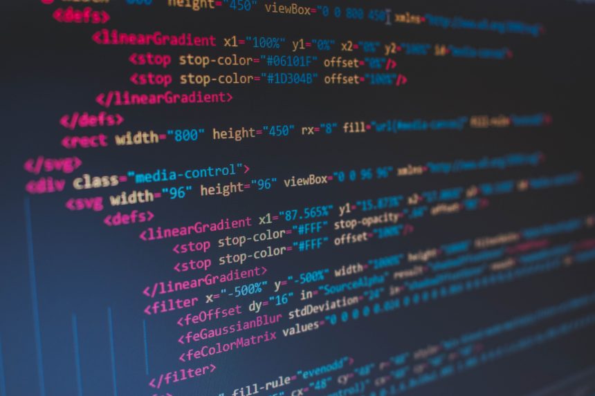 florian-olivo-4hbJ-eymZ1o-unsplash Top 9 programskih jezika koje moraš naučiti do kraja godine