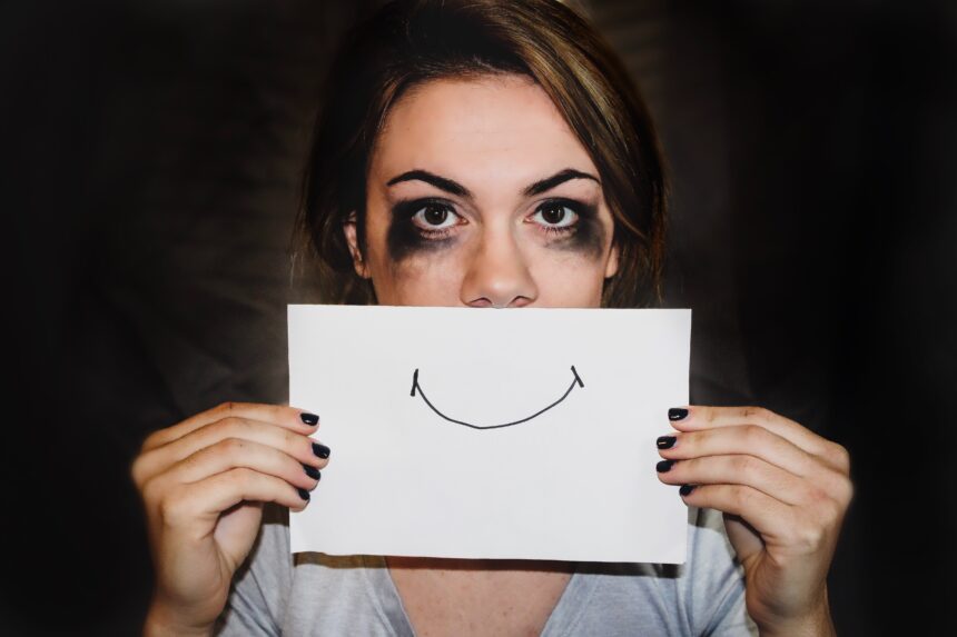 sydney-sims-fZ2hMpHIrbI-unsplash MEĐUNARODNI DAN BORBE PROTIV NASILJA NAD ŽENAMA: Ko su to žene i kome su one bitne?