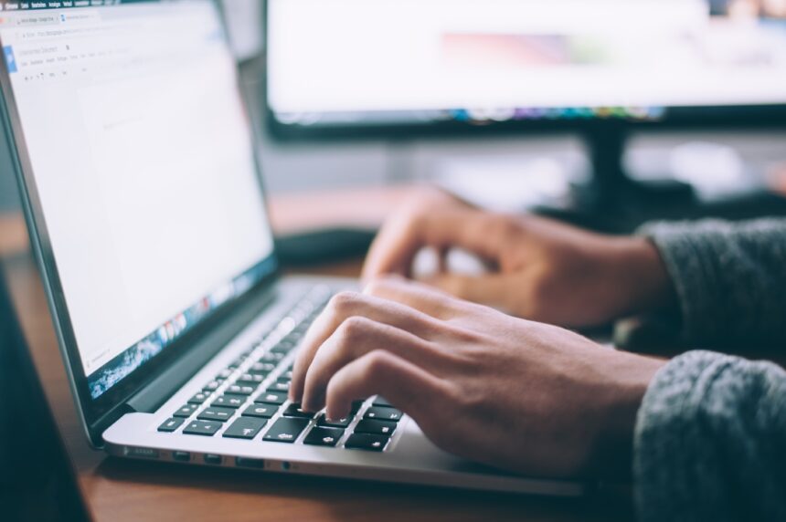 glenn-carstens-peters-npxXWgQ33ZQ-unsplash Kako napisati dobar esej?
