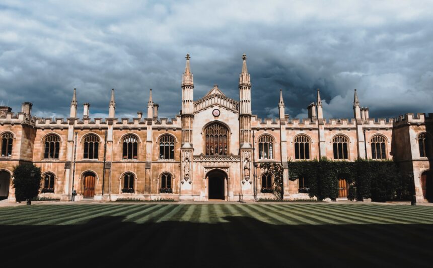xavier-coiffic-us2QhEKqPlM-unsplash Stipendije u inostranstvu: Gde mogu da studiraju državljani Srbije?