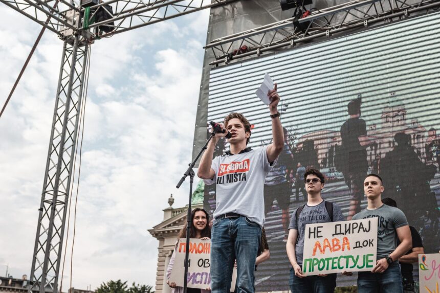 Pavle Cicvarić, student koji je govorio na protestima: „Ako jednog od nas napadnu sve nas napadaju”