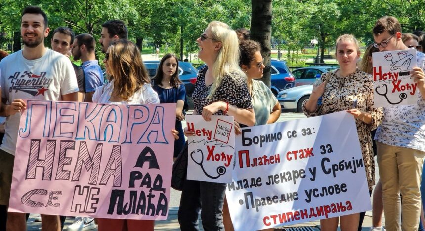 Studenti medicine poručuju: „Ukoliko se naši zahtevi ne ispune, nastavićemo sa protestima, a država će brzo ostati bez mladih lekara”