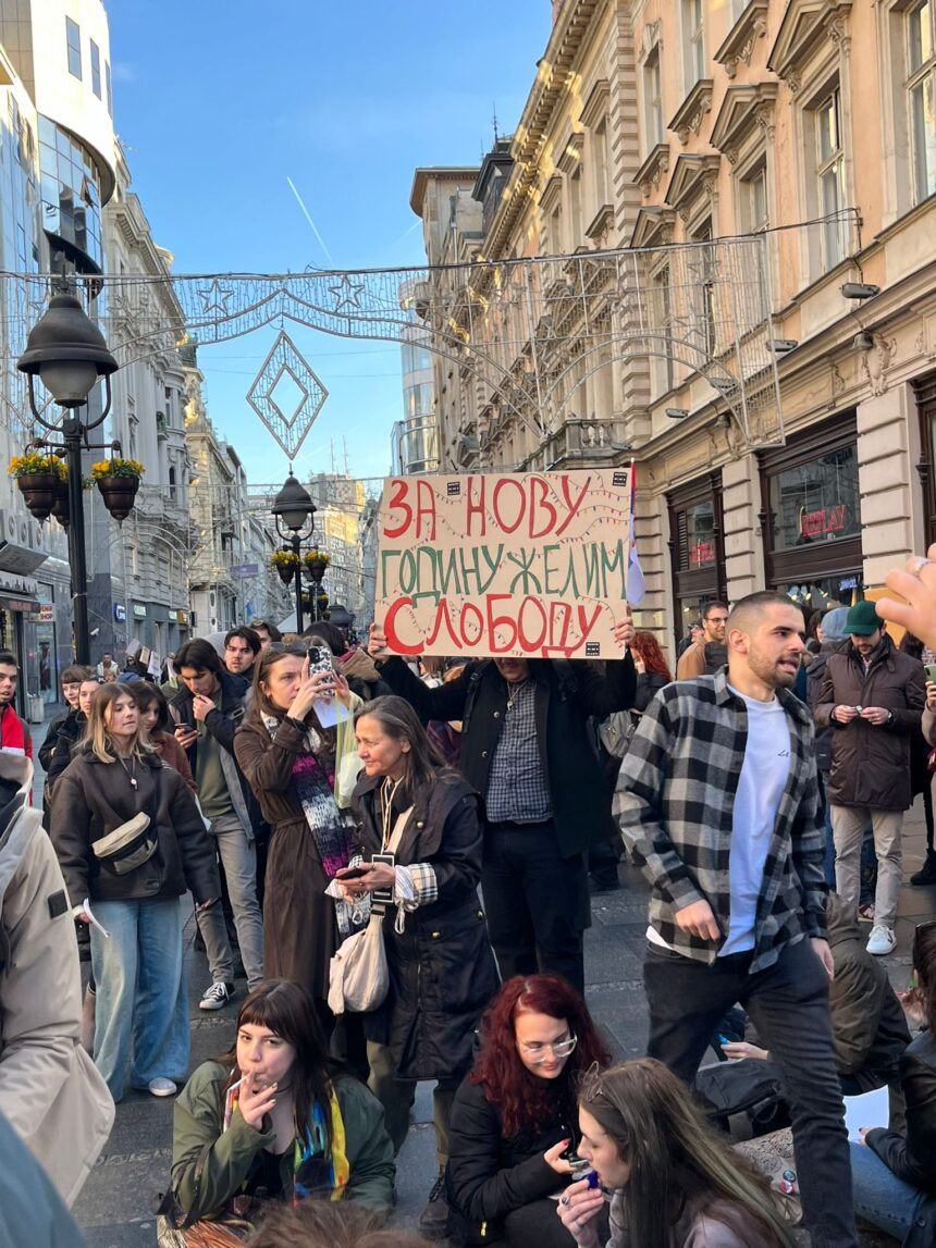 Studenti u Knez Mihailovoj zahtevaju oslobađanje pritvorenih studenata i srednjoškolaca