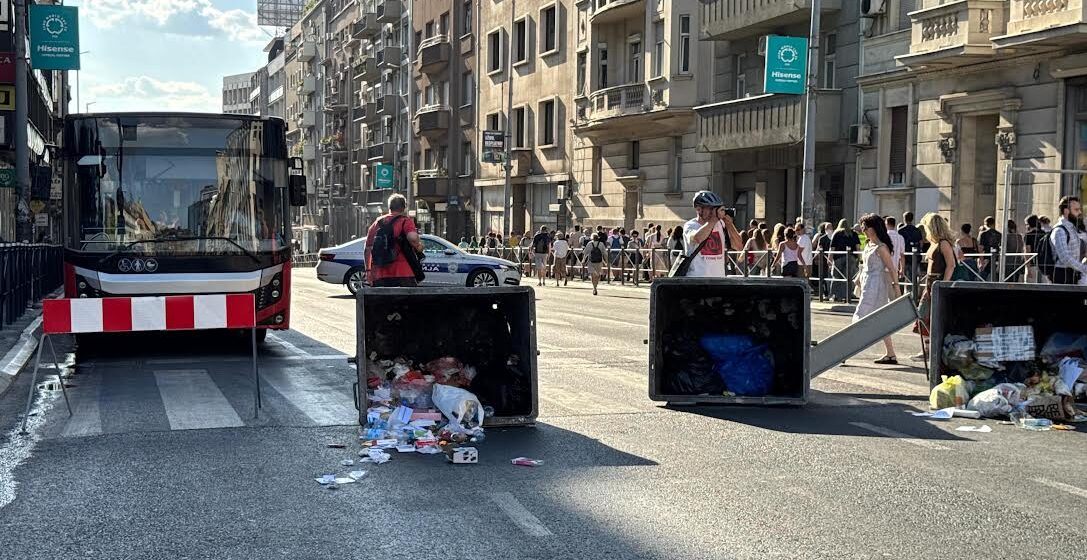 Građani ustali: Neposlušnost širom Srbije do ispunjenja zahteva (FOTO) Građani ustali: Neposlušnost širom Srbije do ispunjenja zahteva (FOTO)