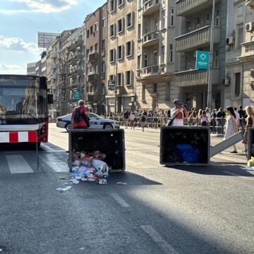 Građani ustali: Neposlušnost širom Srbije do ispunjenja zahteva (FOTO) Građani ustali: Neposlušnost širom Srbije do ispunjenja zahteva (FOTO)