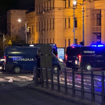 Rektor osudio pokušaj upada na Pravni fakultet: Udarci usmereni protiv akademske zajednice Rektor osudio pokušaj upada na Pravni fakultet: Udarci usmereni protiv akademske zajednice