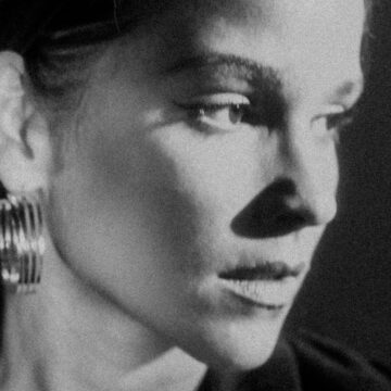 „Ničija“, a svoja – Ivana Zečević između glume i muzike „Ničija“, a svoja – Ivana Zečević između glume i muzike