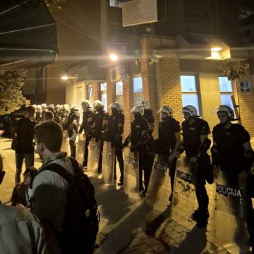 Svet o neredima u Srbiji: Kako su strani mediji izvestili o eskalaciji protesta? Svet o neredima u Srbiji: Kako su strani mediji izvestili o eskalaciji protesta?