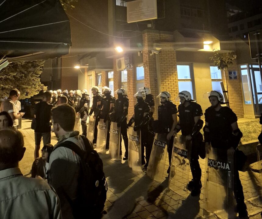 fd5da5fb-b7e0-4491-bd04-d97dc2896ac2 Svet o neredima u Srbiji: Kako su strani mediji izvestili o eskalaciji protesta?