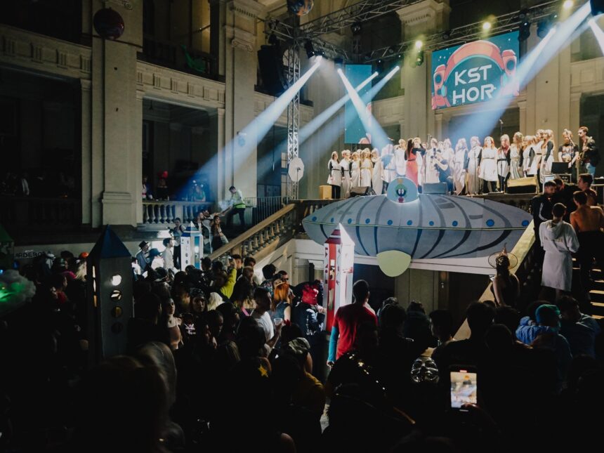 Kruna studentskog života: Otkrivamo kako se priprema jubilarni 50. KST maskenbal Kruna studentskog života: Otkrivamo kako se priprema jubilarni 50. KST maskenbal