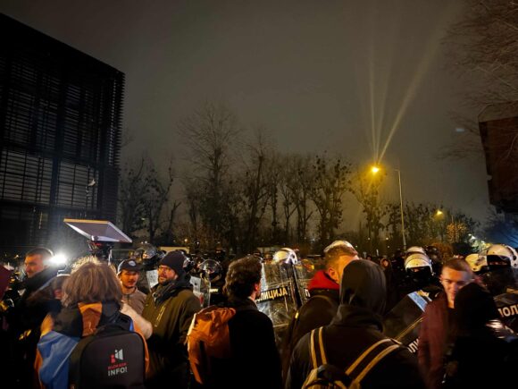 Blokada FFUNS: Žandarmerija izbacila studente i zabarikadirala zgradu Blokada FFUNS: Žandarmerija izbacila studente i zabarikadirala zgradu