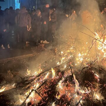 Istorija i simbolika: Zašto palimo badnjak? Istorija i simbolika: Zašto palimo badnjak?