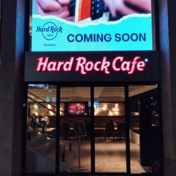 Po prvi put u Srbiji: Hard rok kafe otvoren u centru Beograda Po prvi put u Srbiji: Hard rok kafe otvoren u centru Beograda