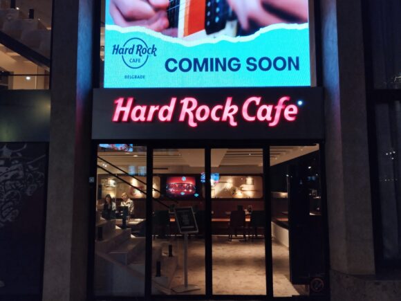 Po prvi put u Srbiji: Hard rok kafe otvoren u centru Beograda Po prvi put u Srbiji: Hard rok kafe otvoren u centru Beograda