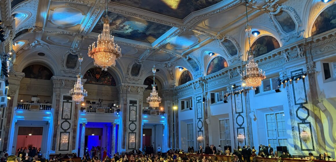 Savremena bajka koja menja život: Kako je izgledao ovogodišnji Svetosavski bal u Beču? (FOTO) Savremena bajka koja menja život: Kako je izgledao ovogodišnji Svetosavski bal u Beču? (FOTO)