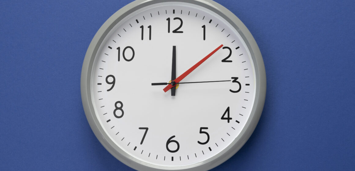 flat-lay-wall-clock-still-life Počinje letnje računanje vremena: Evo kada se pomera sat