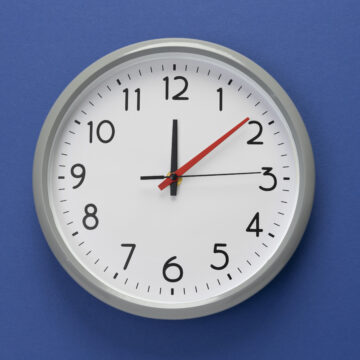 flat-lay-wall-clock-still-life Počinje letnje računanje vremena: Evo kada se pomera sat