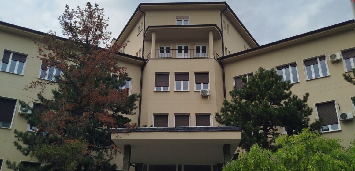 8be138d8-7b32-4d09-aafa-c45973888f27.jpg Od žalbe do barikade: Studenti blokirali Dekanat na MFUB (FOTO)