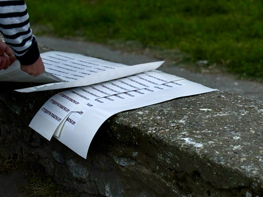 „Srbija se oblepljuje istinom”: Studenti pokrenuli novu akciju, najavljeni protesti tokom leta