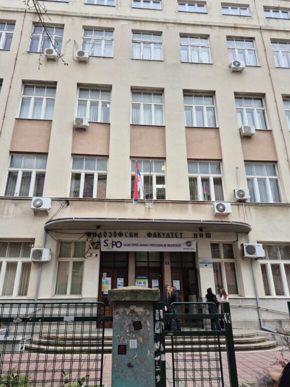 aaa96551-b4a6-489c-904d-be7e32961941.jpg Gašenje tri departmana Filozofskog fakulteta u Nišu: „Svi su spremni na otpor do kraja”