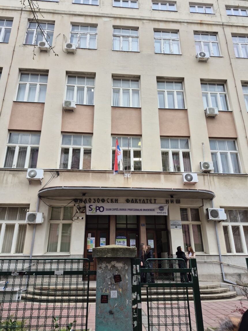 aaa96551-b4a6-489c-904d-be7e32961941.jpg Gašenje tri departmana Filozofskog fakulteta u Nišu: „Svi su spremni na otpor do kraja”