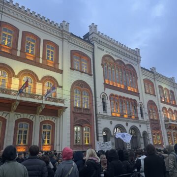 img_1517.jpg Protest ispred Rektorata: Šta je rektor poručio okupljenima?