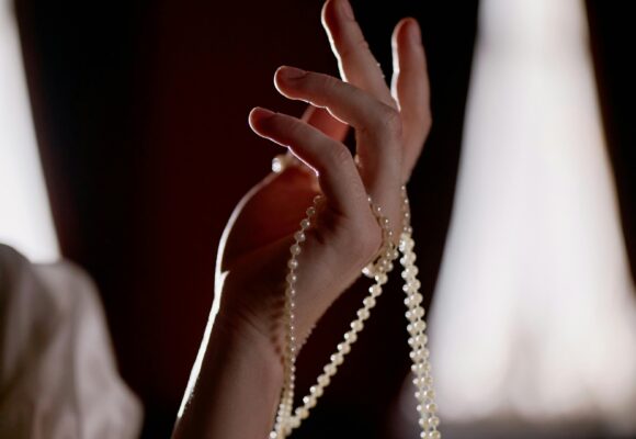 Humanitarna predstava „Biser”: Studenti turkologije o femicidu i ženskoj solidarnosti